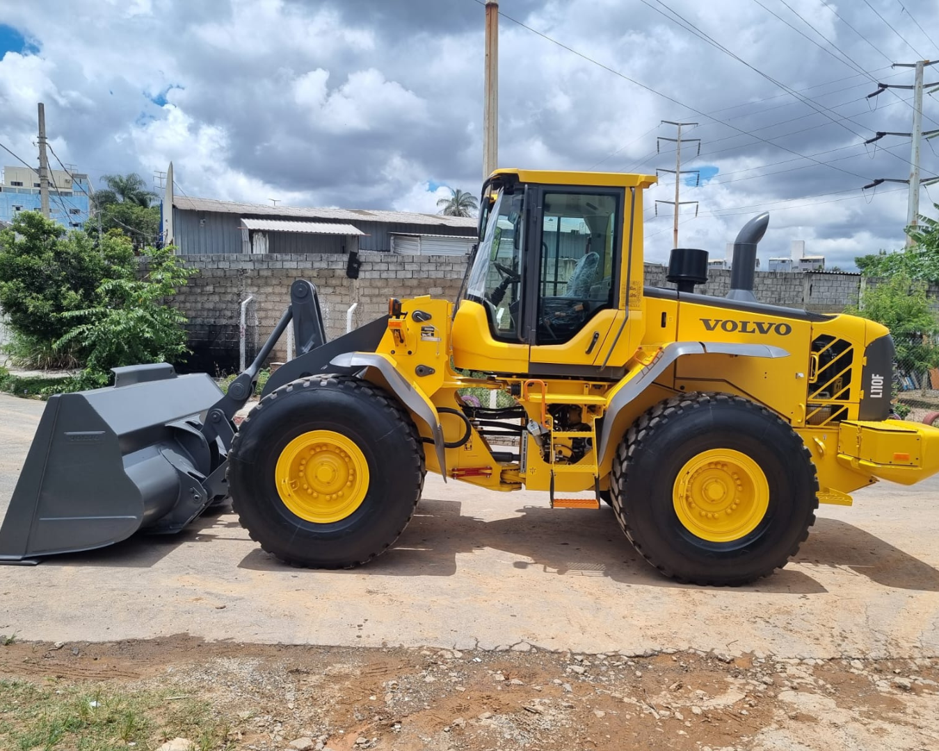 SEMINOVA Carregadeira de Rodas Volvo L110F