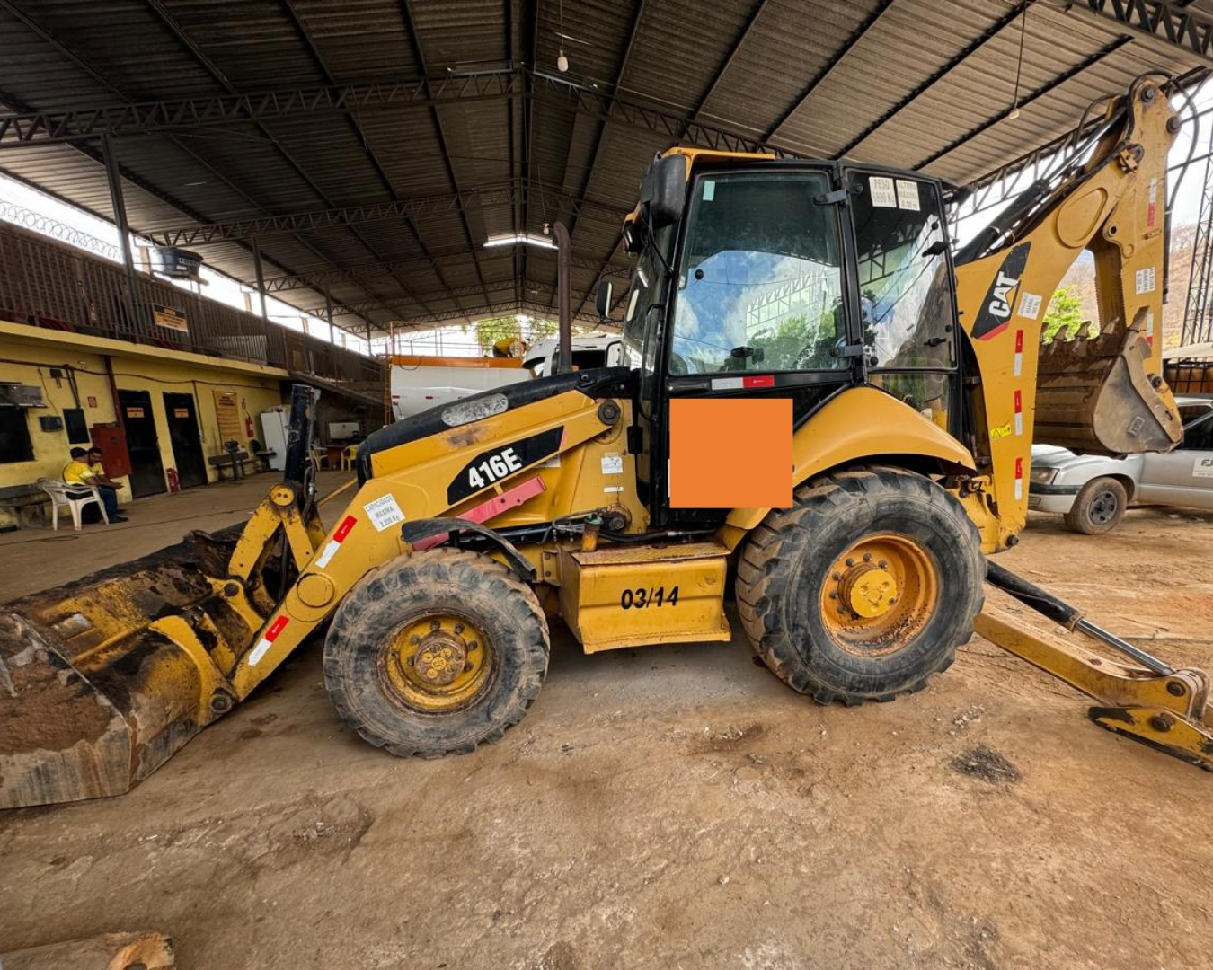 SEMINOVA Retroescavadeira Caterpillar 416E